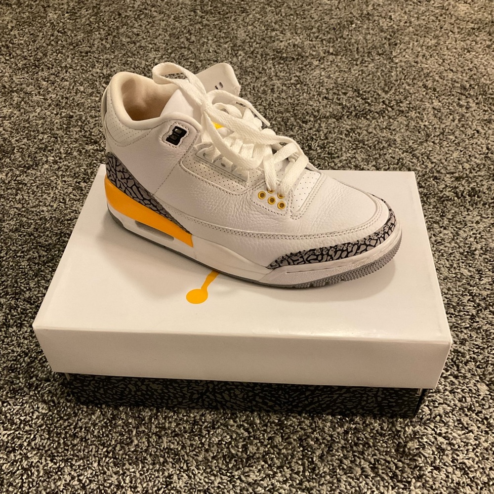 WMNS Jordan 3 Orange Laser